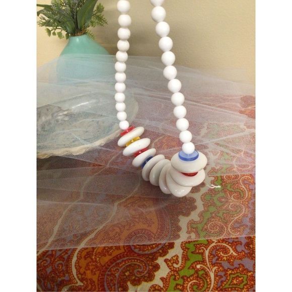 Vintage Retro 1960’s Plastic Lucite Necklace White Multi 18” - Picture 6 of 9